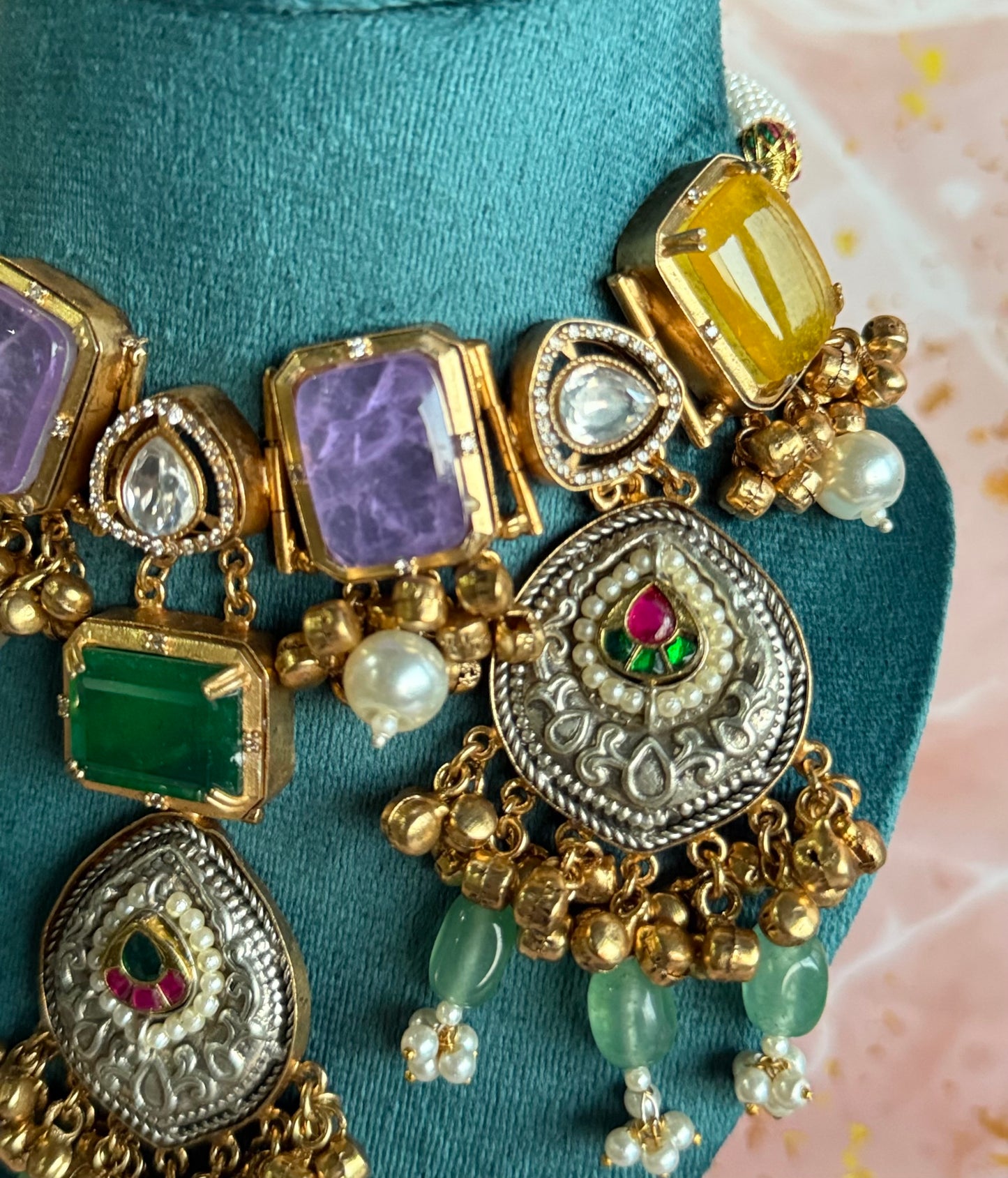 Regal Symphony Choker