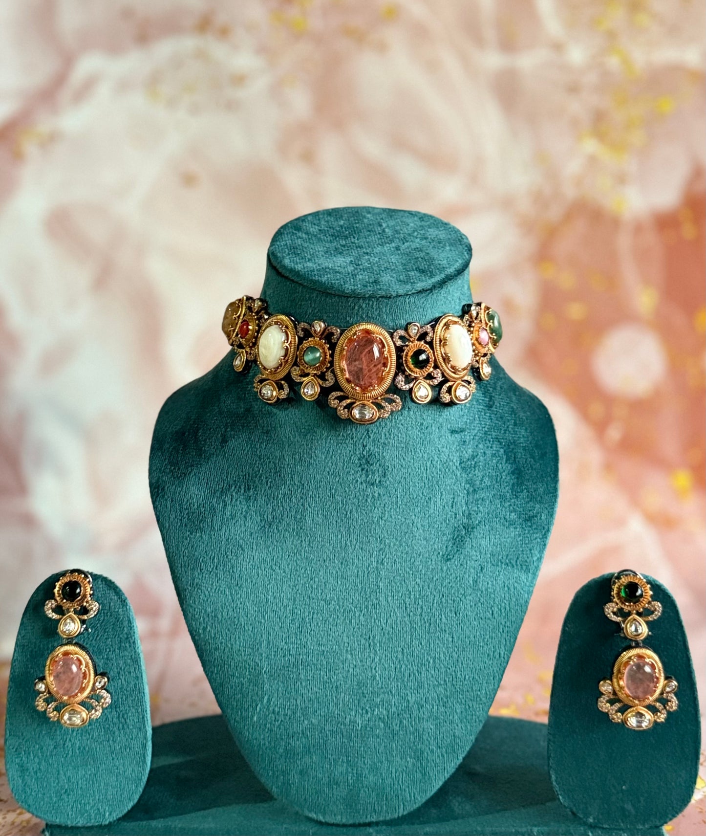 Imperial Aura Neck Set