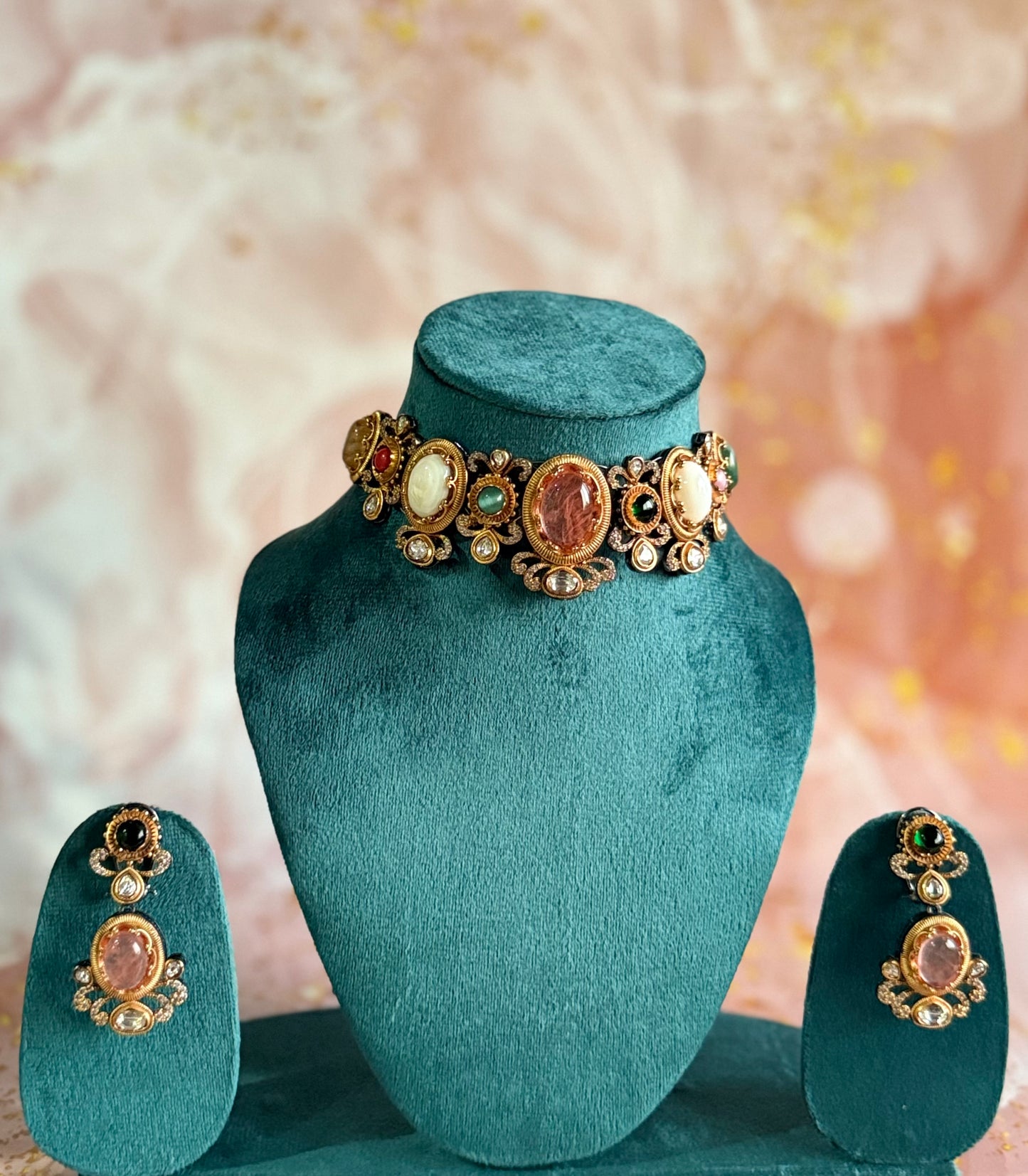 Imperial Aura Neck Set