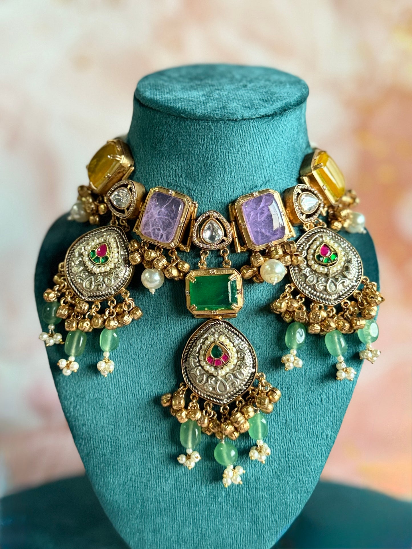 Regal Symphony Choker