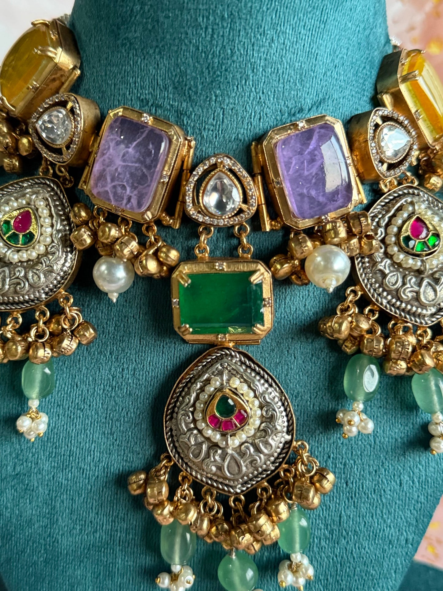 Regal Symphony Choker